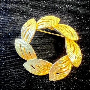 Vintage Circle of Leaves Pin Brooch